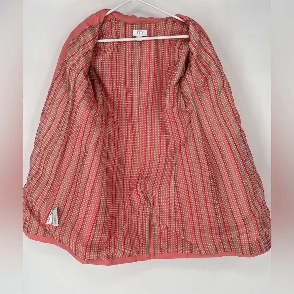 LOFT PETITES NWOT RAIN COAT W/POLKA‎ DOT LINING, DEEP POCKETS, STYLISH WELL MADE - Picture 7 of 9